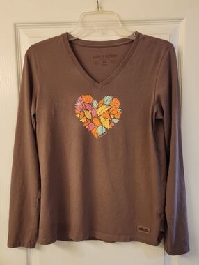 Life Is Good Leaf Heart Long Sleeve Crusher-LITE Vee, Women's Size Medium